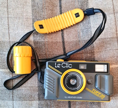 Vintage Le Clic Tuff35 wetterfeste 35mm Filmkamera mit Trageriemen & Filmkanister
