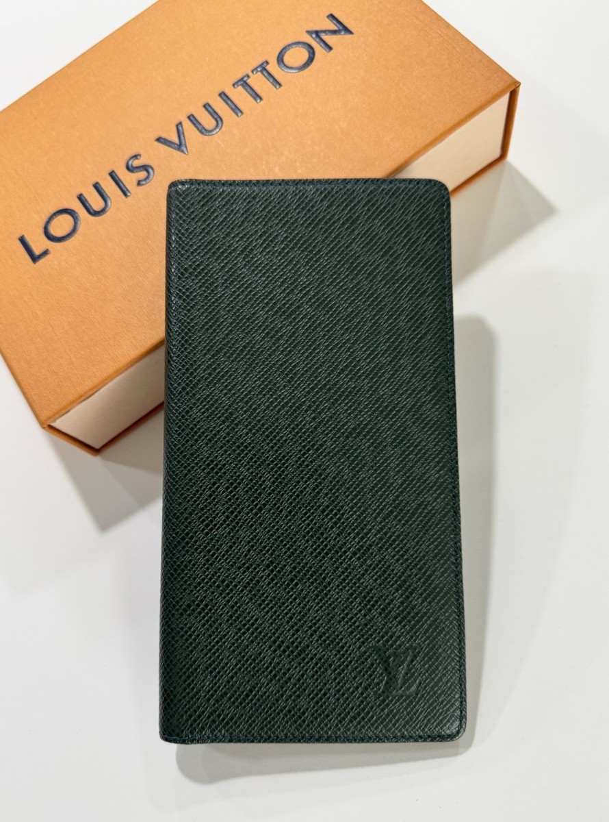 LOUIS VUITTON エピレザー 長財布 ダークグリーン Louis Vuitton Slim Brazza Long Wallet Taiga Leather Dark Green W
