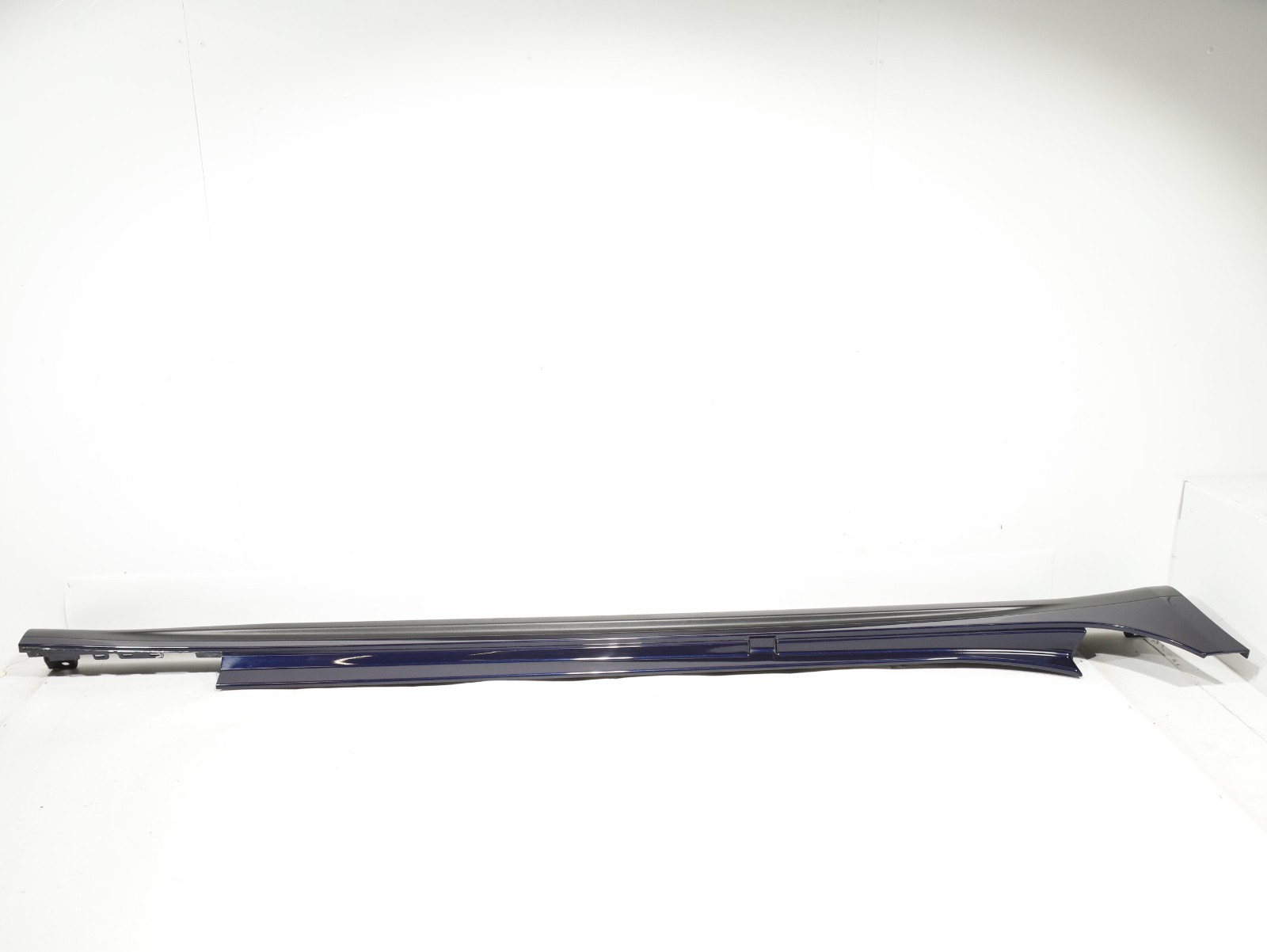 14-20 Maserati Ghibli RIGHT Side Rocker Panel Molding BLUE OEM 6700288580