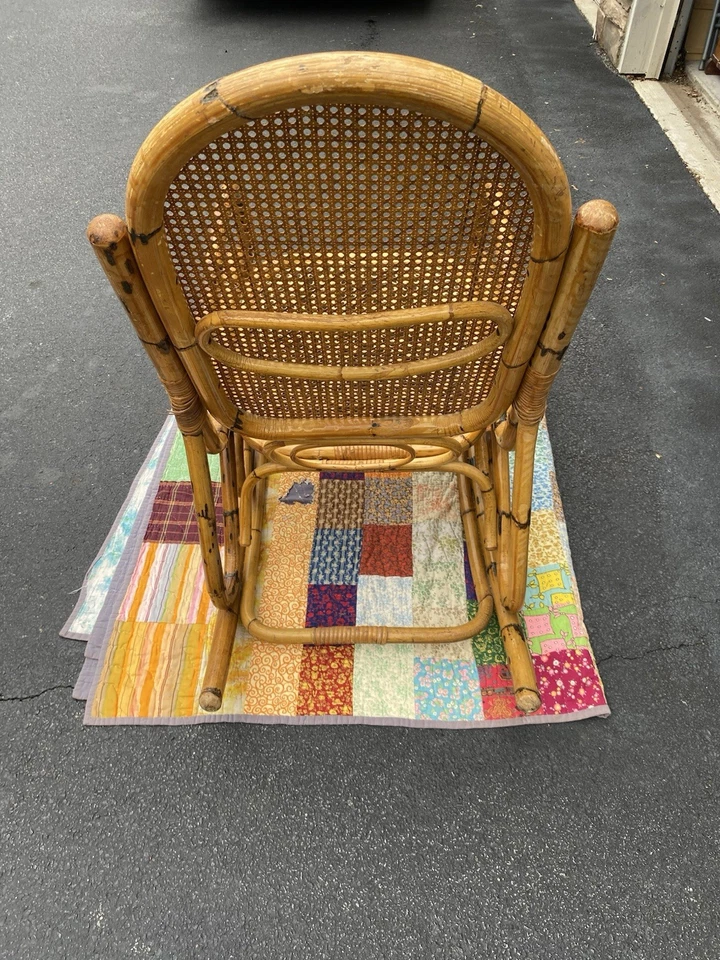Mecedora basculante vintage moderna de mediados de siglo de madera curvada de bambú y ratán Foto 4 de 4