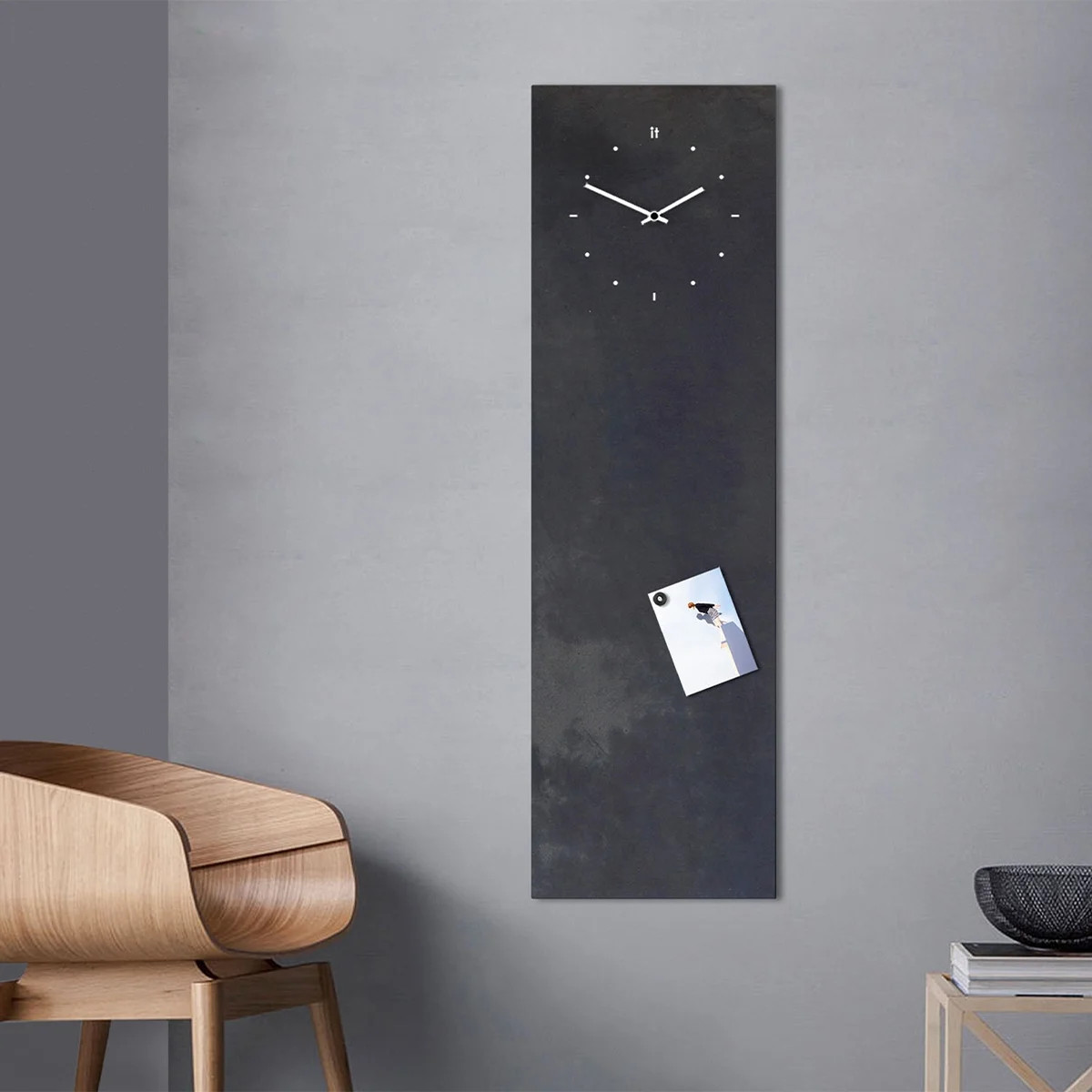 Horloge murale ardoise authentique et métal au design architectural épuré