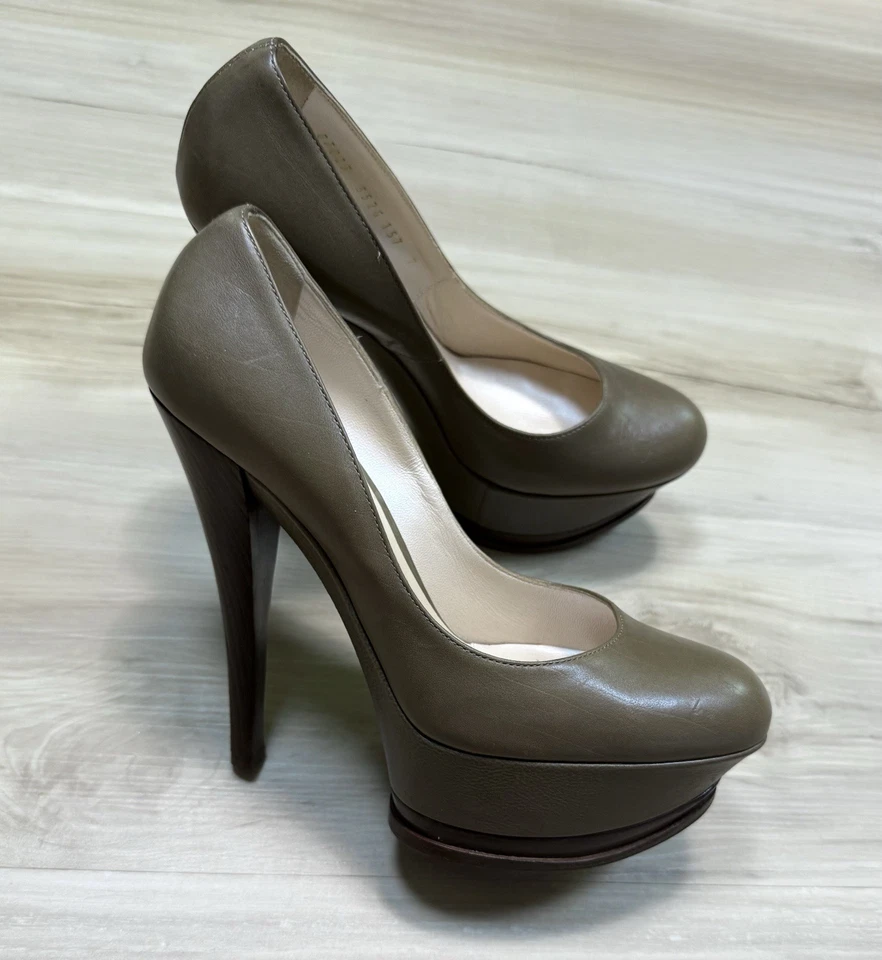 Zapatos de salón Casadei para mujer plataforma de cuero gris oliva 5,25 tacones/1,75 delanteros talla 7 Foto 3 de 4