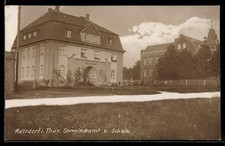 Russdorf, calle con oficina municipal y escuela, postal 1927