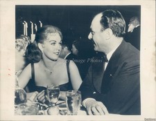 1957 Kim Novak Celebrity Film Stage Tv Beautiful Woman 7X9 Historic Press Photo