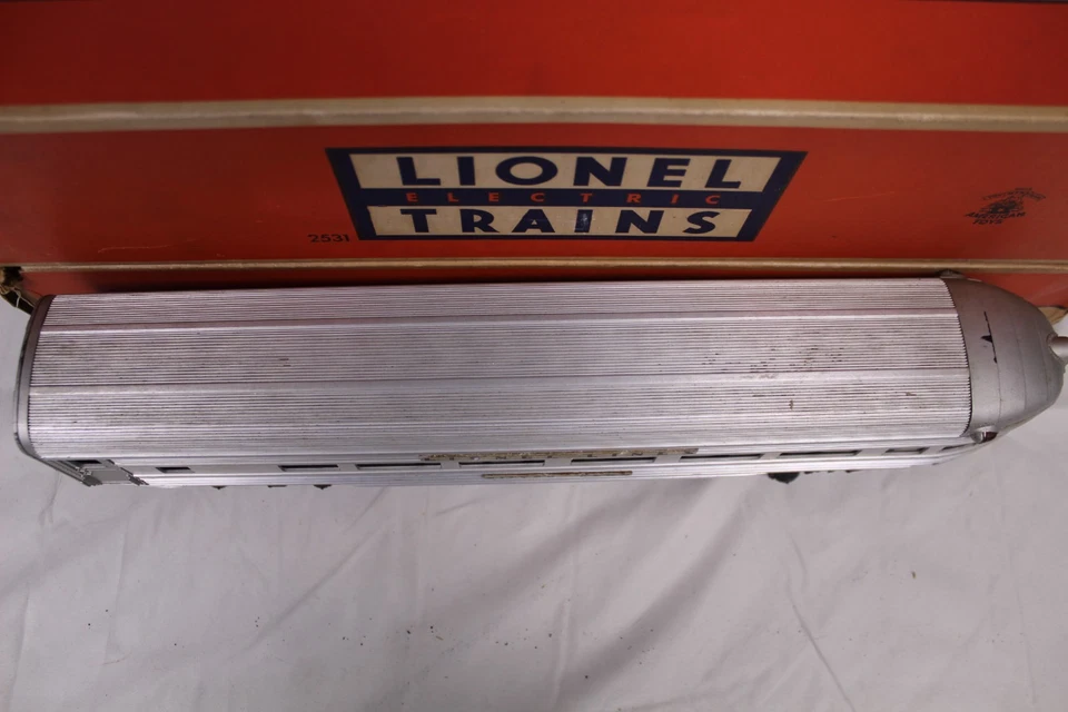 Lionel  2530 Baggage Car, 2531 Silver Dawn Observation Car, 2532 Passenger Car - Image 4 of 4