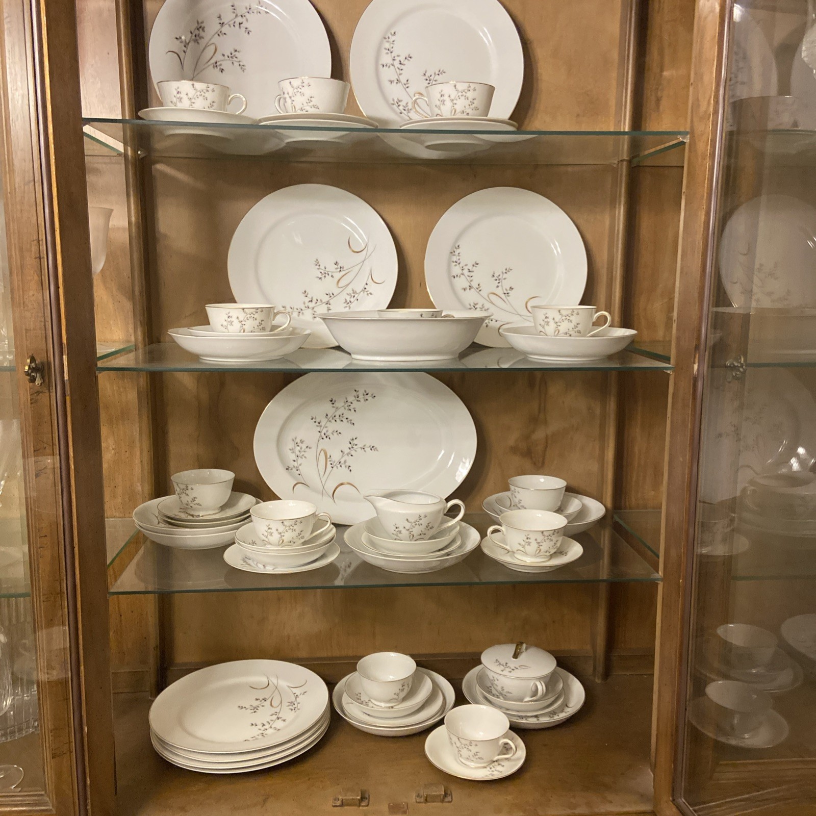 55 Piece Set Of Yamaka Tres Solie 679 China. Made In Japan