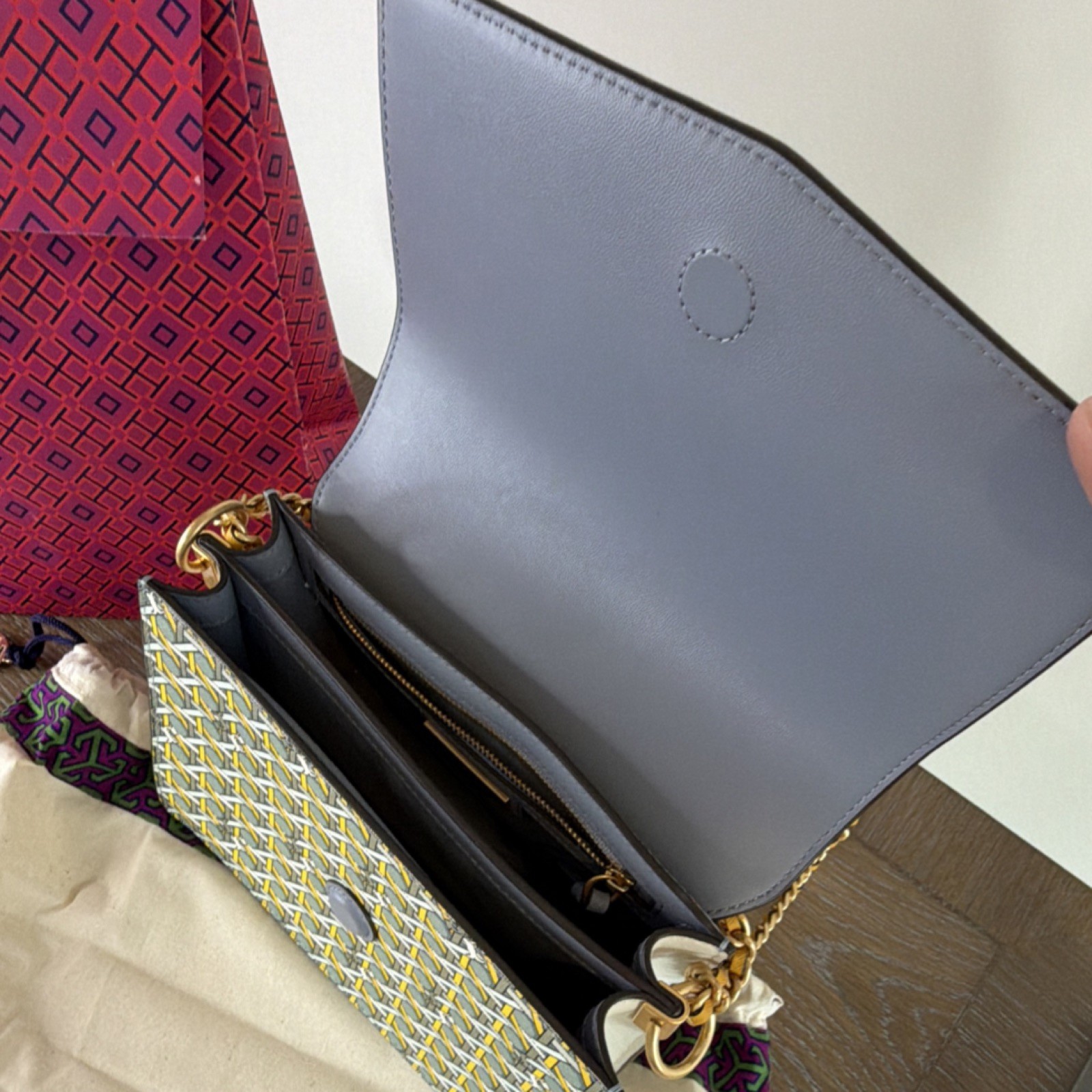 Tory Burch Geometric Pattern Chain Strap Shoulder… - image 3