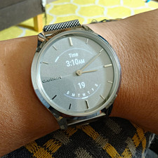 Garmin Vivomove Luxe Smartwatch Silver Stainless - Milanese Mesh Band