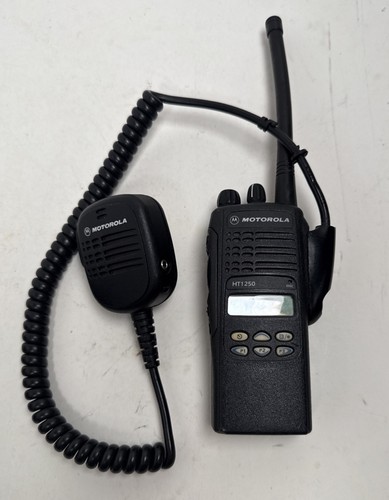 Motorola HT1250 VHF 136-174MHz Radio AAH25KDF9AA5AN ze skórzanym etui - Zdjęcie 8 z 13