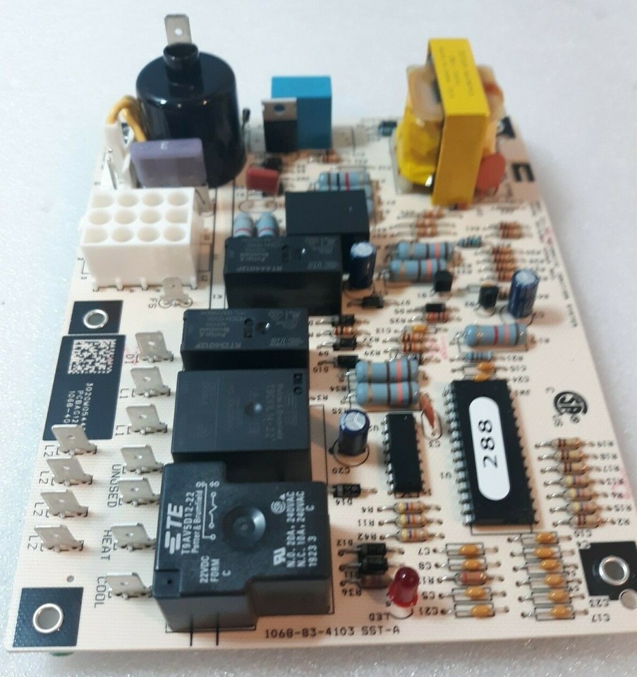 NEW Honeywell Goodman Amana Janitrol Furnace Control Board 1068400 (1J