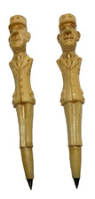 Deux STYLOS à bille anciens à l'effigie du général " Charles DE GAULLE "