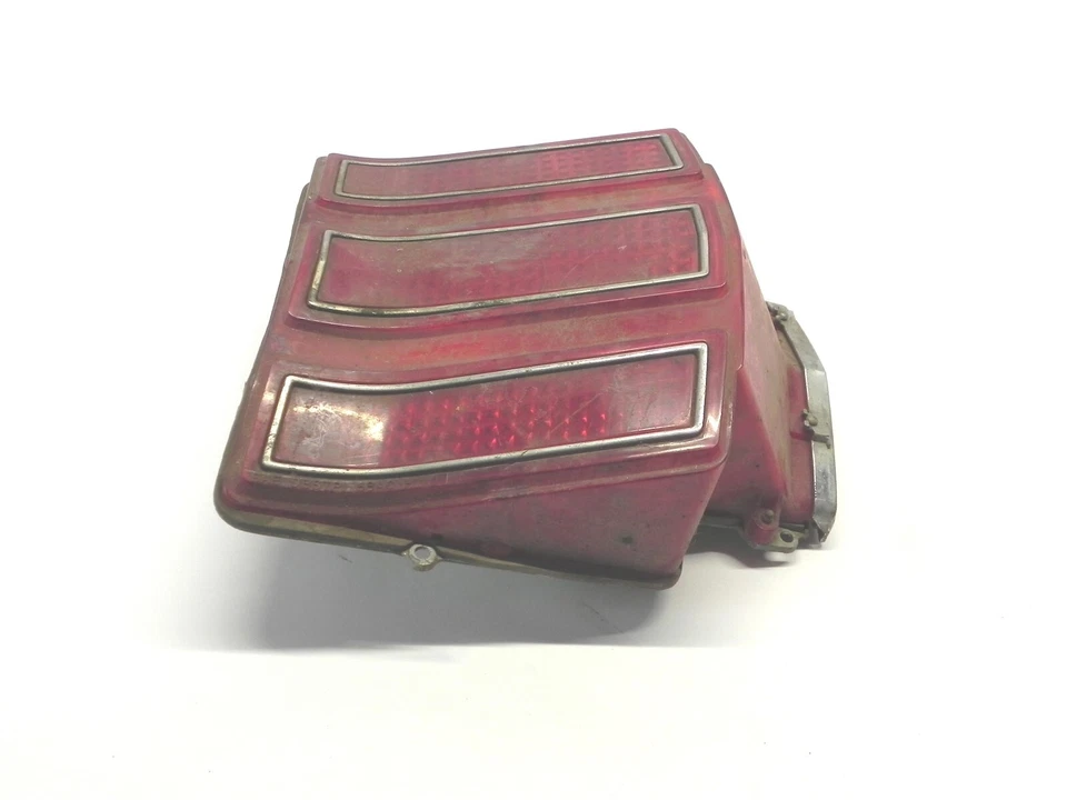 ВИНТАЖНЫЙ 1968 AMC MARLIN ПРАВАЯ СТОРОНА ЗАДНИЙ ФОНАРЬ КОРПУС И ОБЪЕКТИВ AMC #3600764 Б/У - Изображение 4 из 4