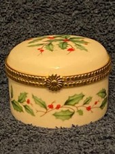 Lenox Christmas Trinket Jewelry Box Holly Leaves Berries Hinged Gold Trim china