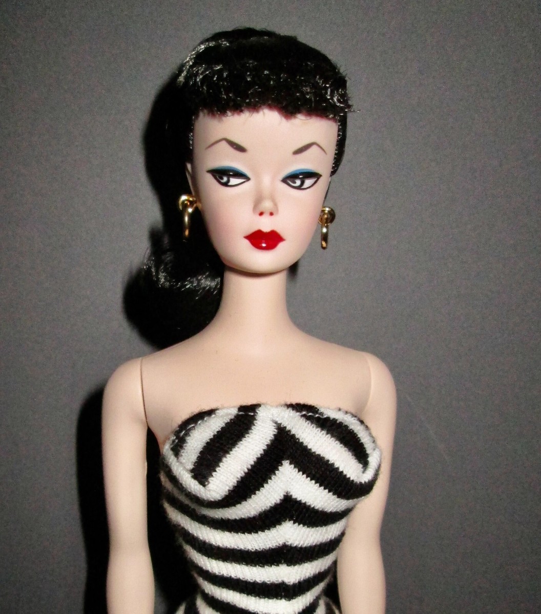 2020 Barbie Convention 75th Anniversary Brunette #1 Silkstone 