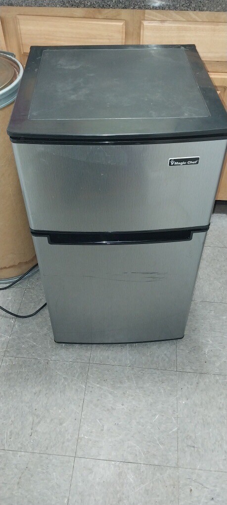 Magic Chef HMDR310SE Mini Refrigerator Stainless