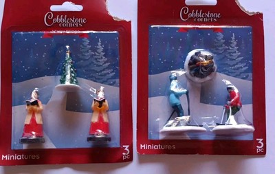 6 Pc Cobblestone Corners Christmas Village Coordinating Accessories Lot Of 2