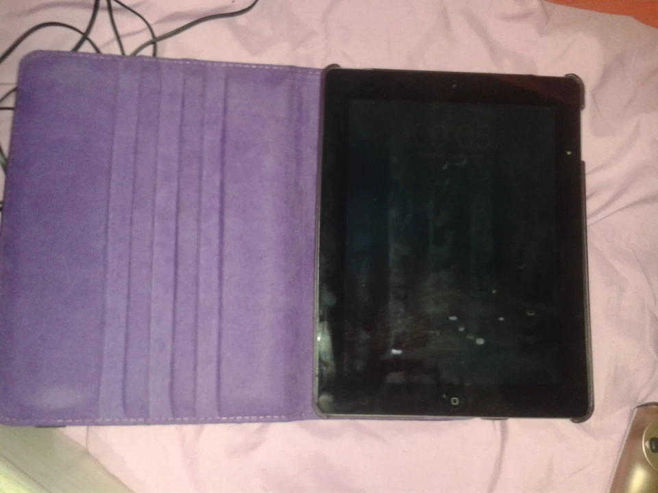 Apple iPad (3rd generation) · 32GB · Wi-Fi, Foto 1 von 2