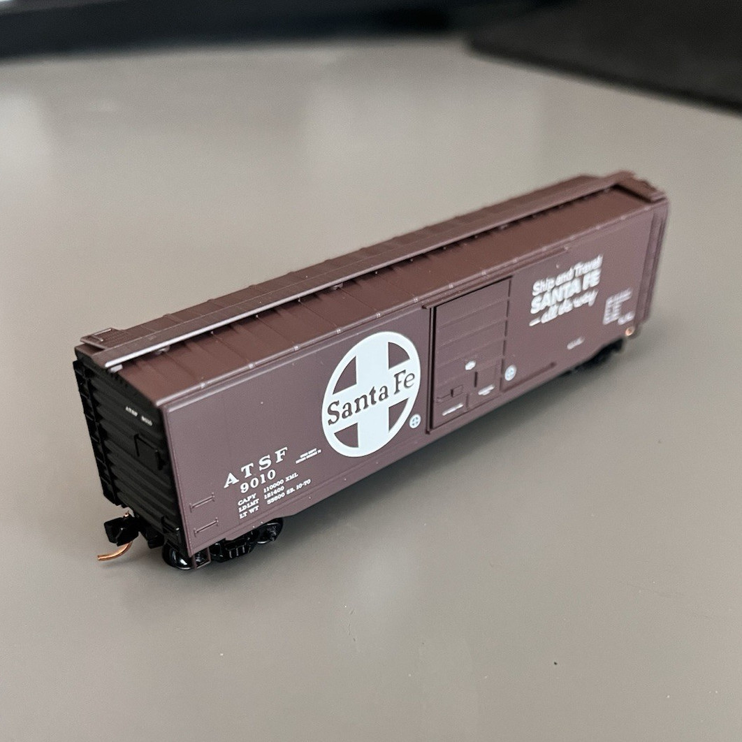 N scale Micro-Trains Line Santa Fe 50' brown Box Car ATSF 9010