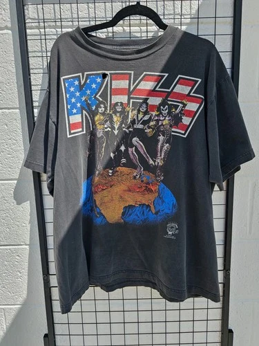 KISS Alive Worldwide Cleveland Gund Arena Concert T Shi 1990s vintage concert t-shirt, vintage, size XL, single stitch, B+ condition