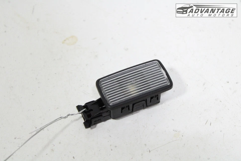 Volvo XC40 2019-2025 puerta delantera izquierda o derecha lámpara de cortesía luz OEM Foto 2 de 4