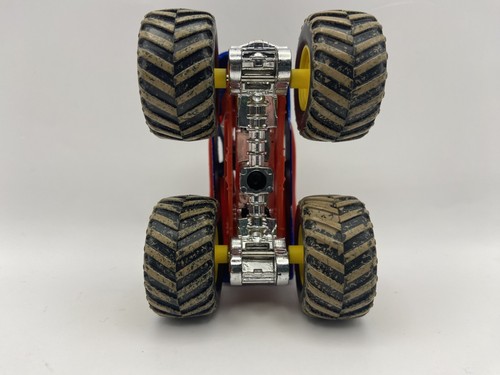 2012 Hot Wheels Monster Jam Superman 1/64 Diecast Mud Tires Yellow Rims - Picture 5 of 5