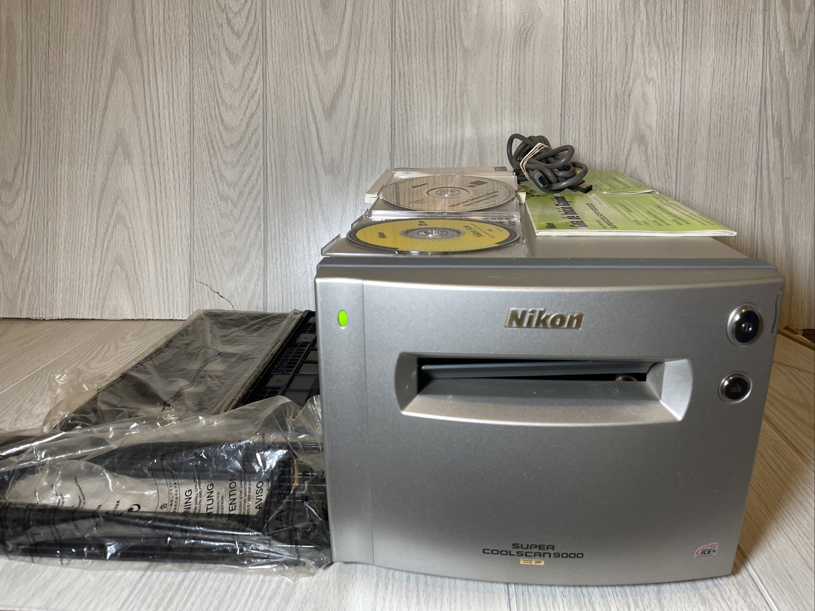 Nikon Super CoolScan 9000 ED Photo, Slide & Film Scanner for sale 