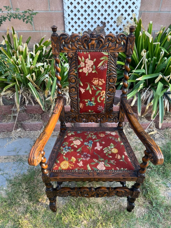 Sillón de escritorio francés antiguo renacentista tapizado de madera de nogal de cuero Foto 3 de 4