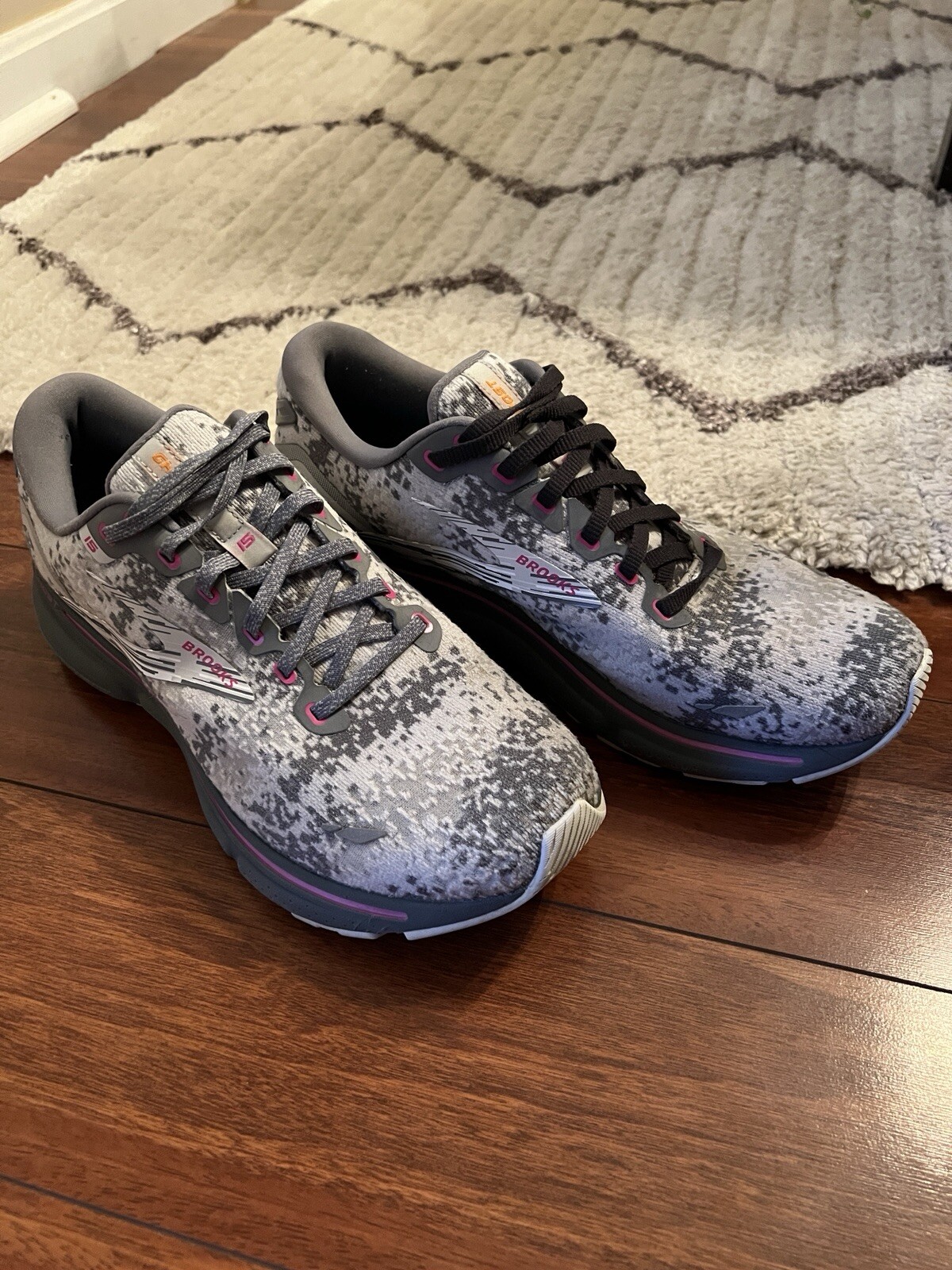 Brooks Ghost 15 Limited Edition Women’s Running Shoe White/Oyster/Oriole Size 10