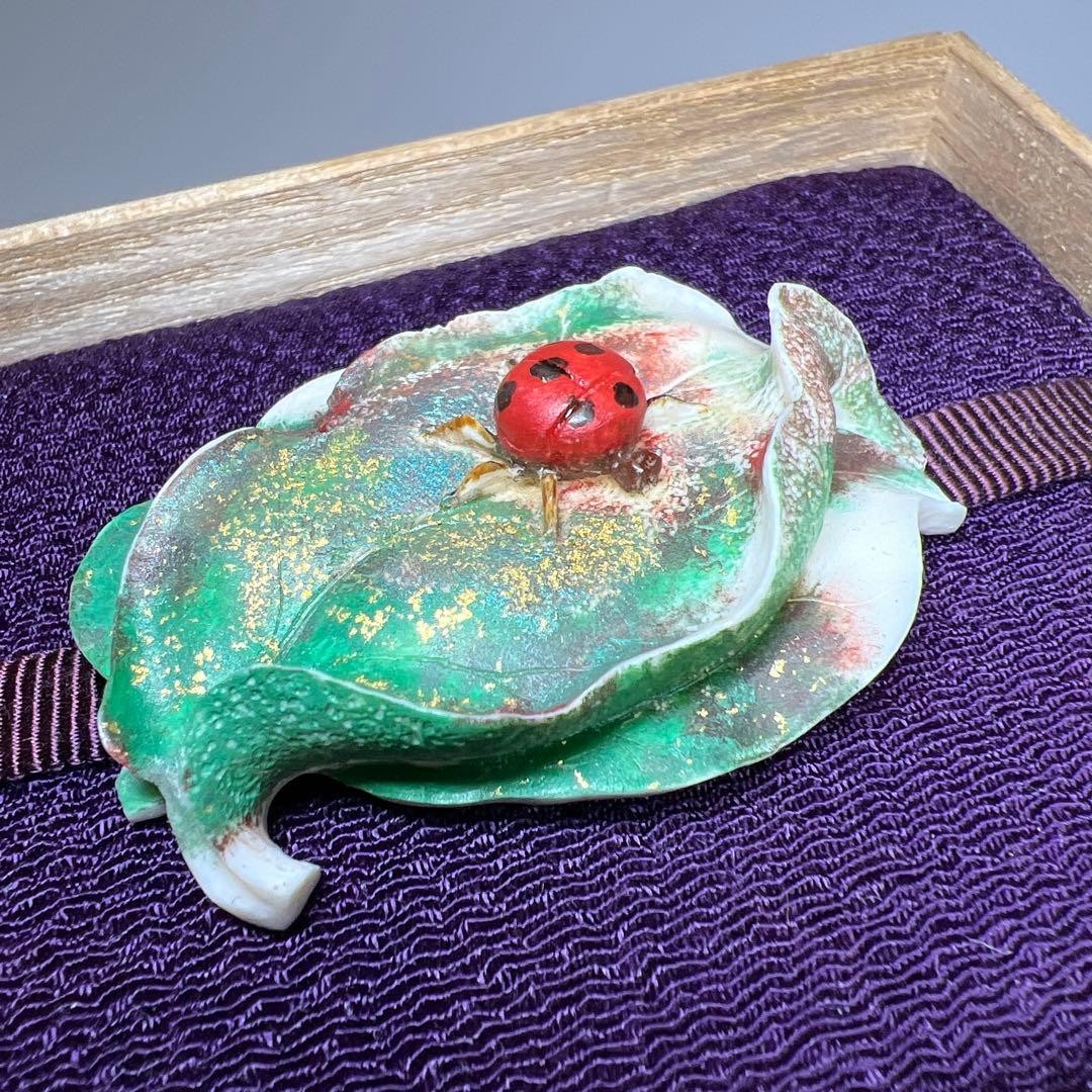 Hoja de clip de faja Obidome de metalería japonesa y Ladybug de Aramaki Hidem...