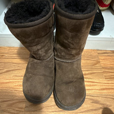 UGG Women  s Classic Short Snow Boots Brown Suede Sheepskin Lined US 6