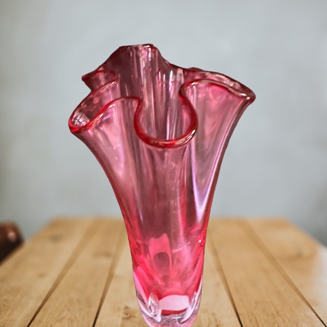 Art Glass Crystal Pink Ruffled Vase With Hint Of White Design Base