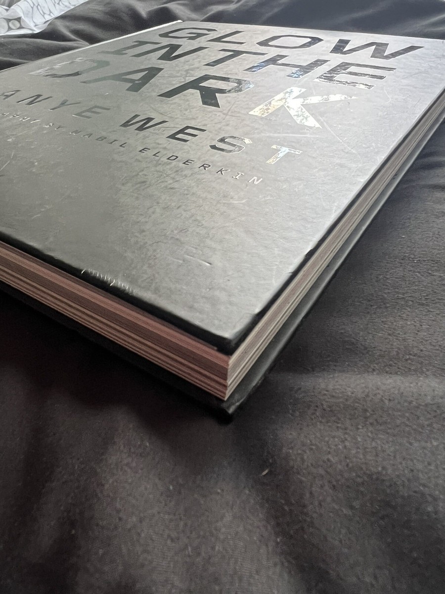 vacant　GLOW IN THE DARK KANYE WEST 本 Glow in the Dark by Kanye West (2009, Hardcover