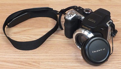 **For Parts / Repair** Genuine Fujifilm Fine Pix (S8100FD) Digital Camera *READ*