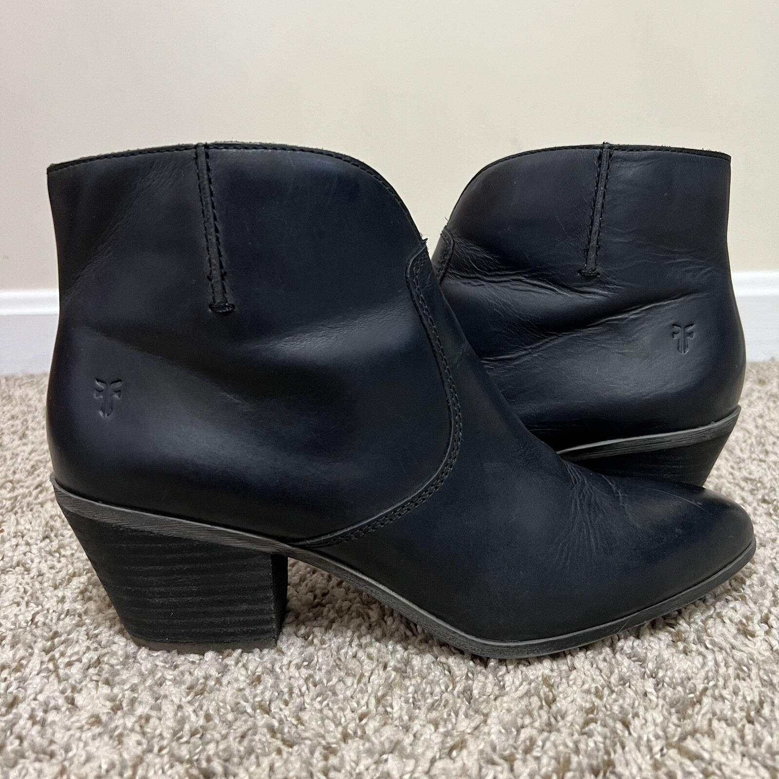 Frye Jennifer Ankle Leather Bootie Black Pointed Toe Block Heel Side Zip Sz 8.5