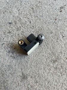 BMW 1er E87 10.06  Airbagsensor Crashsensor 6911003 Bosch 0285003900