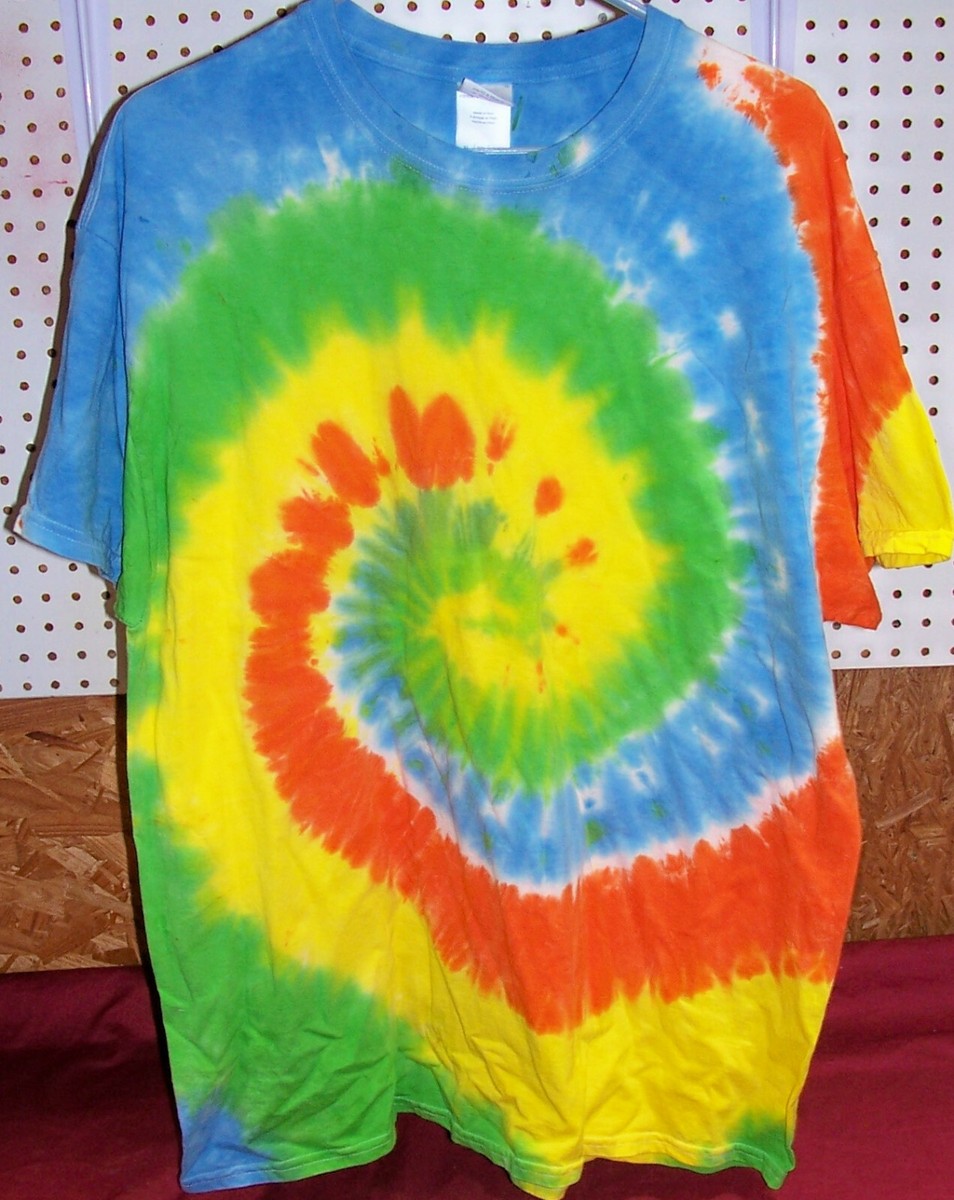 Men's Size XL Gildan Tie Dye T-Shirt Blue Green Yellow
