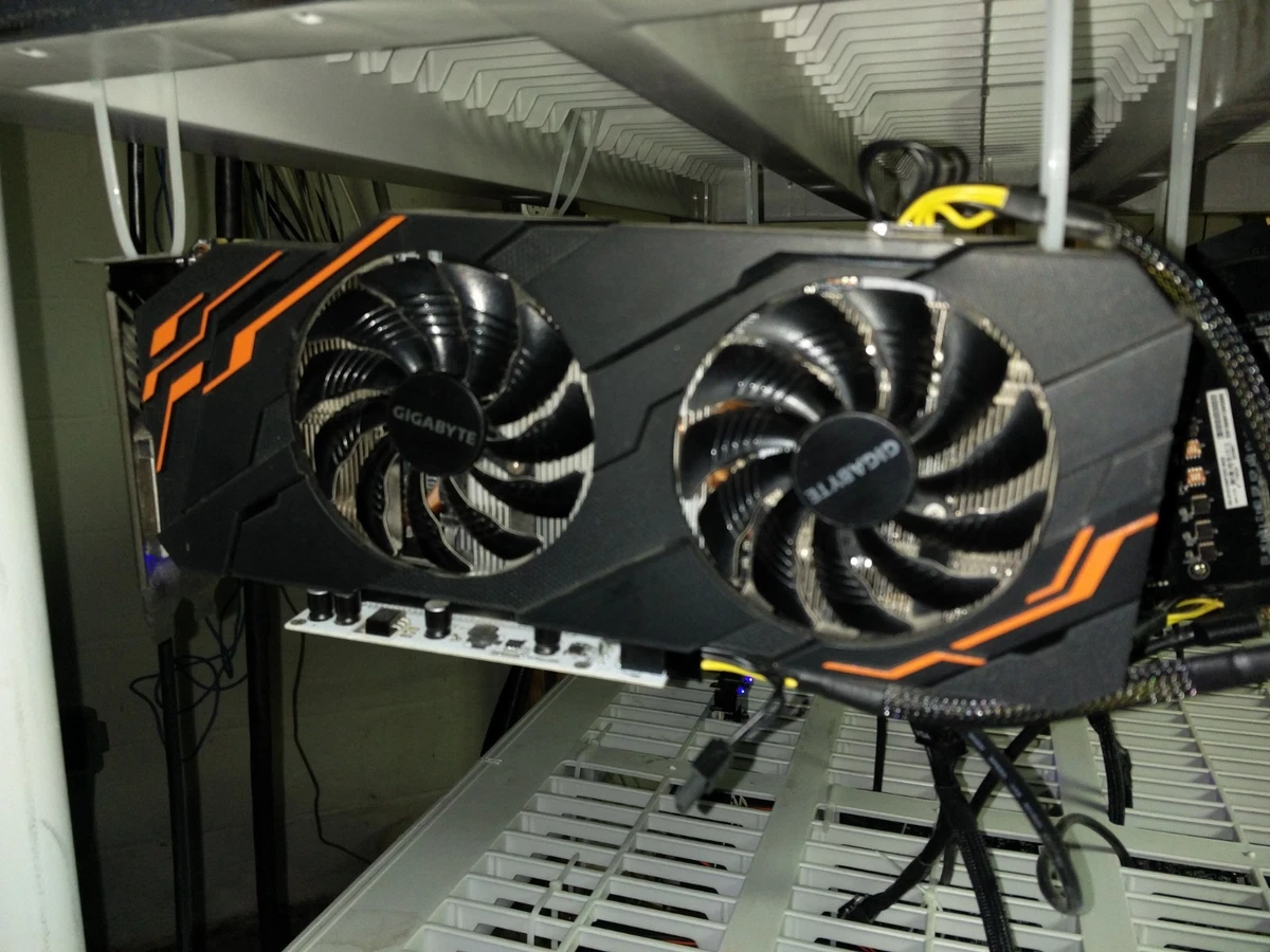 Preços baixos em GIGABYTE Nvidia Geforce Gtx 1070 Ti 8 GB de