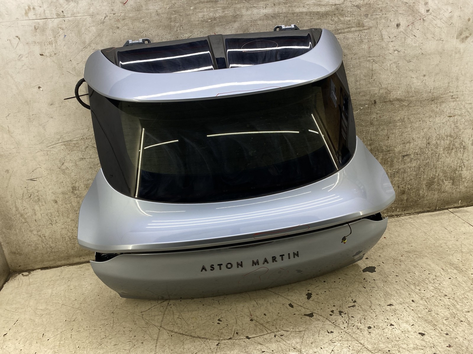 2020-2024 ASTON MARTIN DBX OEM REAR LIFTGATE SHELL W/ SPOILER & UPPER BLACK PACK