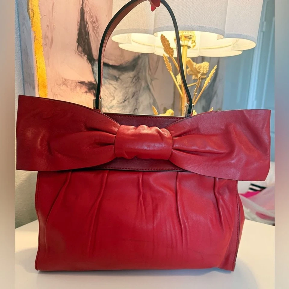 Bolso Valentino de cuero rojo Afrodita con asa superior con lazo Foto 3 de 4