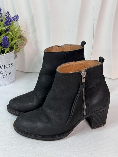 Women Zign Ankle Boots Black Nubuck 37