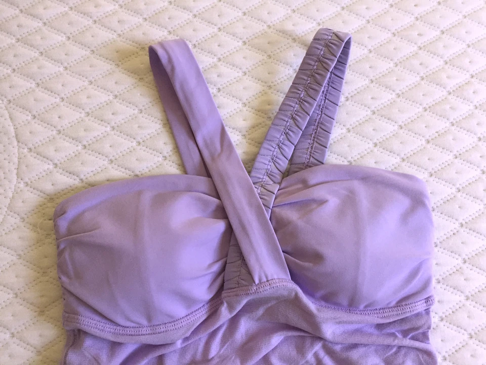 NWOT LULULEMON "Some-Like-It-Hot" Yoga Top Size 6  - Image 3 of 4