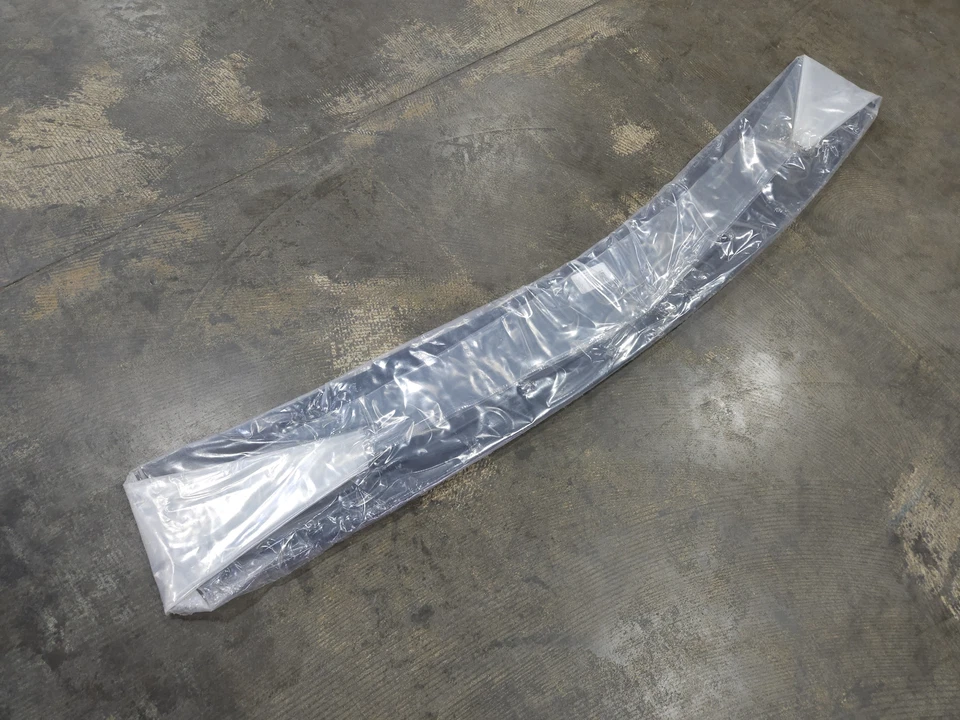 Almohadilla de parachoques trasero negra genuina OEM Mopar Jeep 5159080AA 05-10 Grand Cherokee Foto 3 de 3