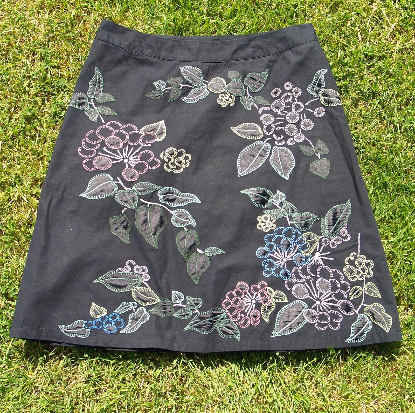 French Connection size 10 skirt embroidered Black A line VINTAGE image 5