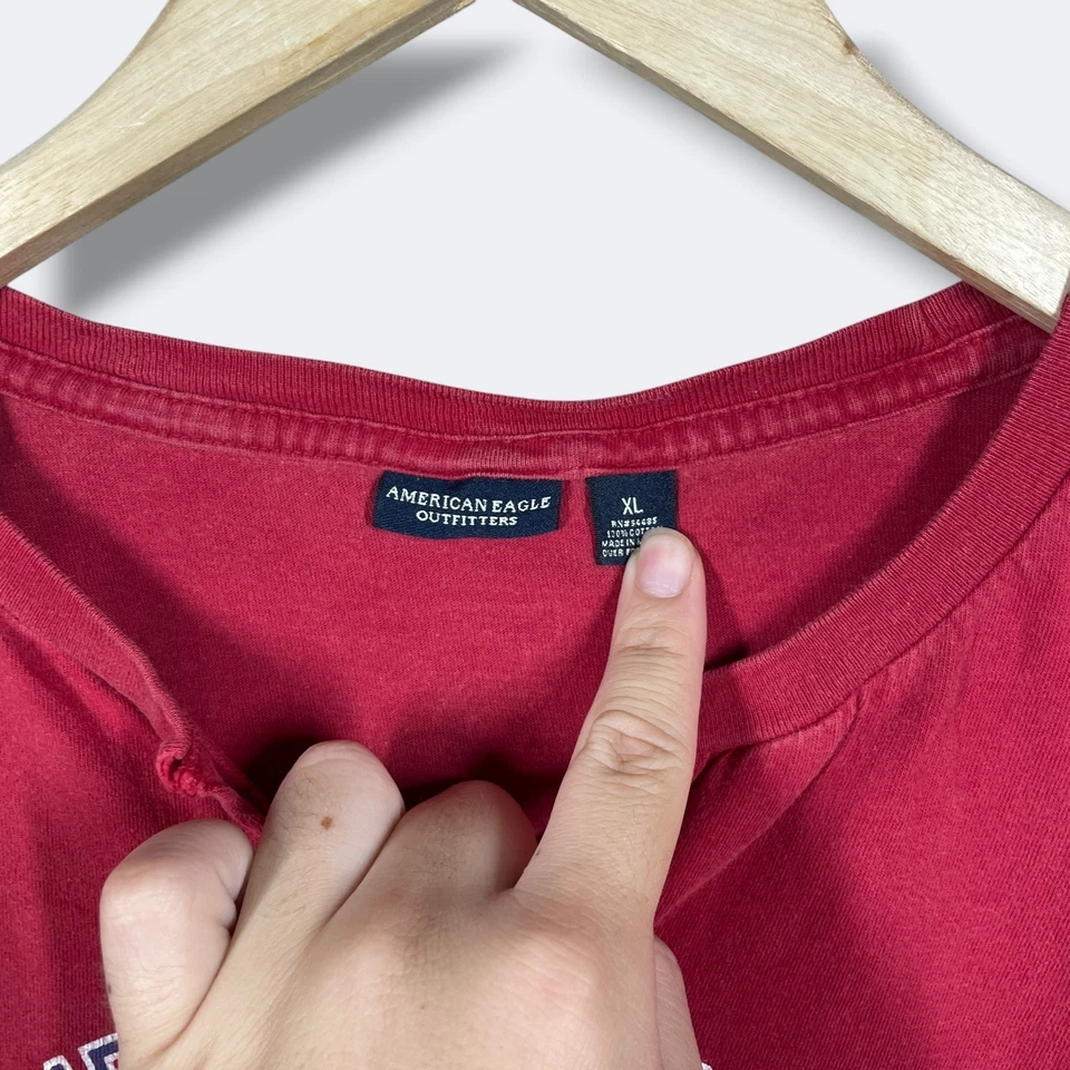 Camiseta gráfica Y2K American Eagle Outfitters S/s para mujer XL roja hockey sobre césped Foto 3 de 4