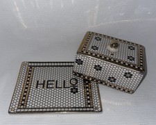 Anthropologie Bistro Azulejo Hello Butter Guardián de platos 2 piezas con tapa pequeña