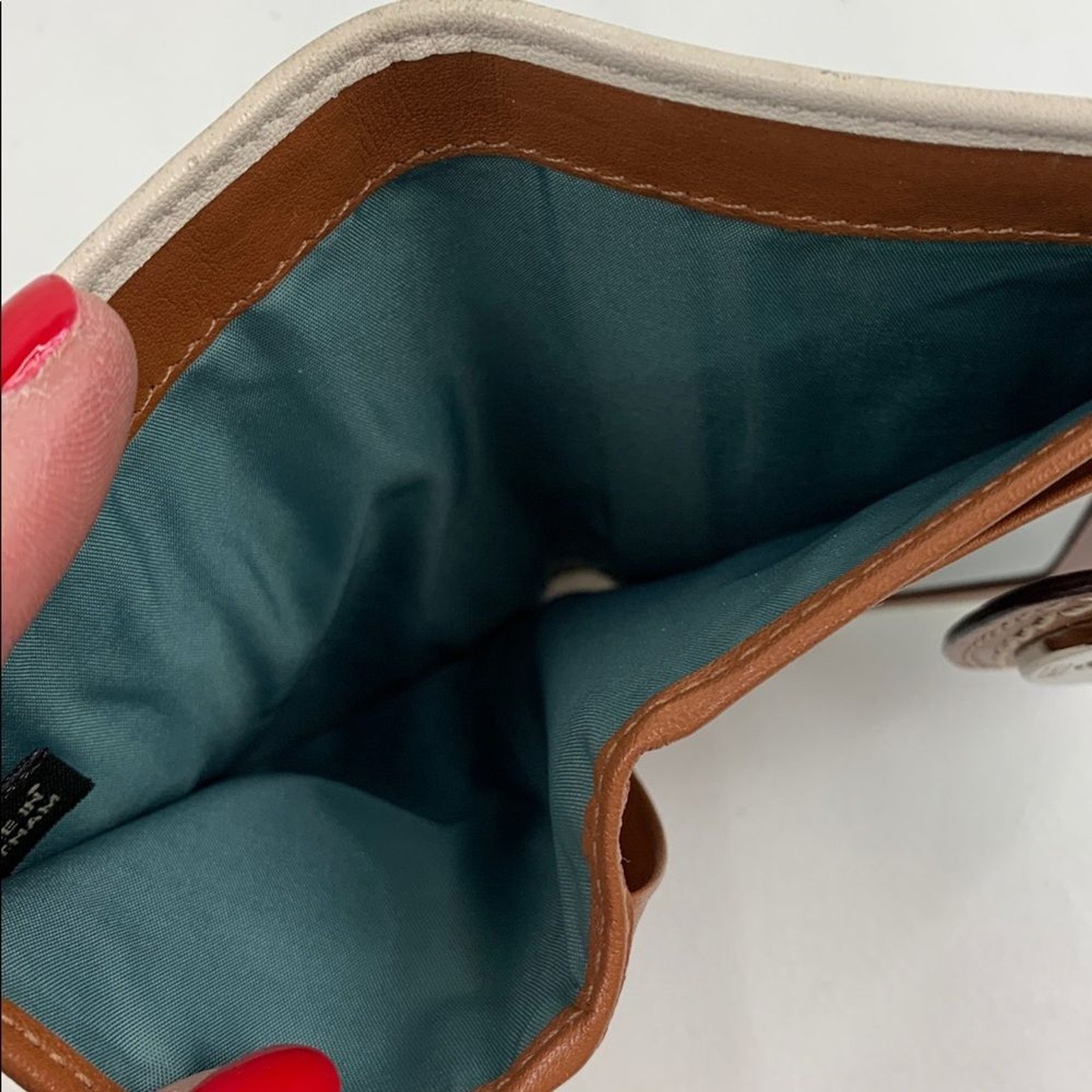 Coach Cream and Tan Leather Wallet Silver Turnkey Opening ID slip pockets thumbnail 8