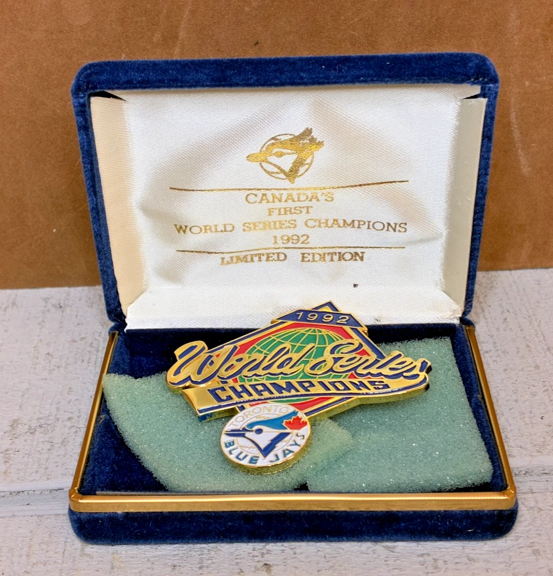 Pin's Rare Perrier Sport - Vergeze Semi Marathon 92 - émaillé à Froid, Collection