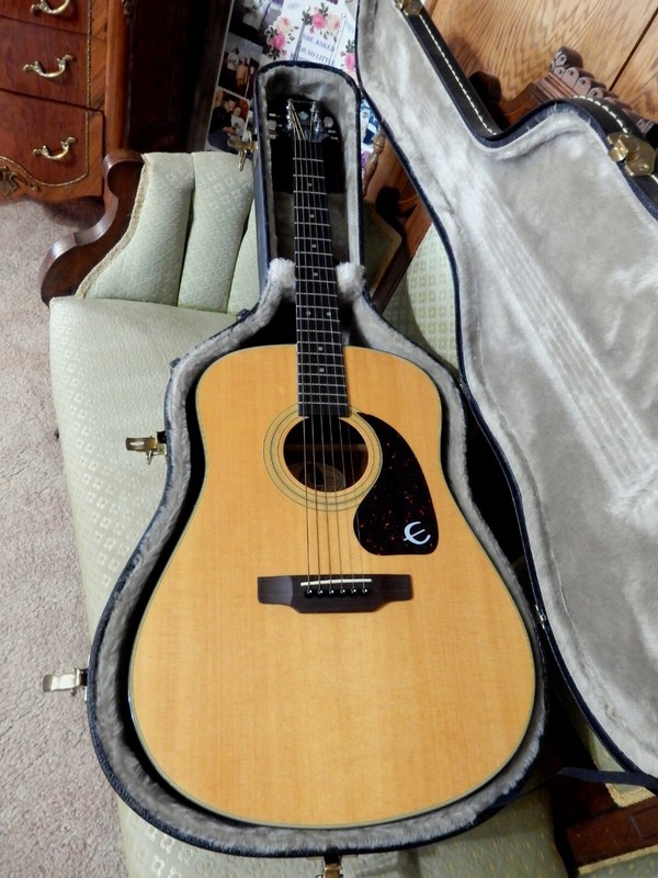 Epiphone Acoustic Guitar  W/ Case  Excellent PR35 USN
