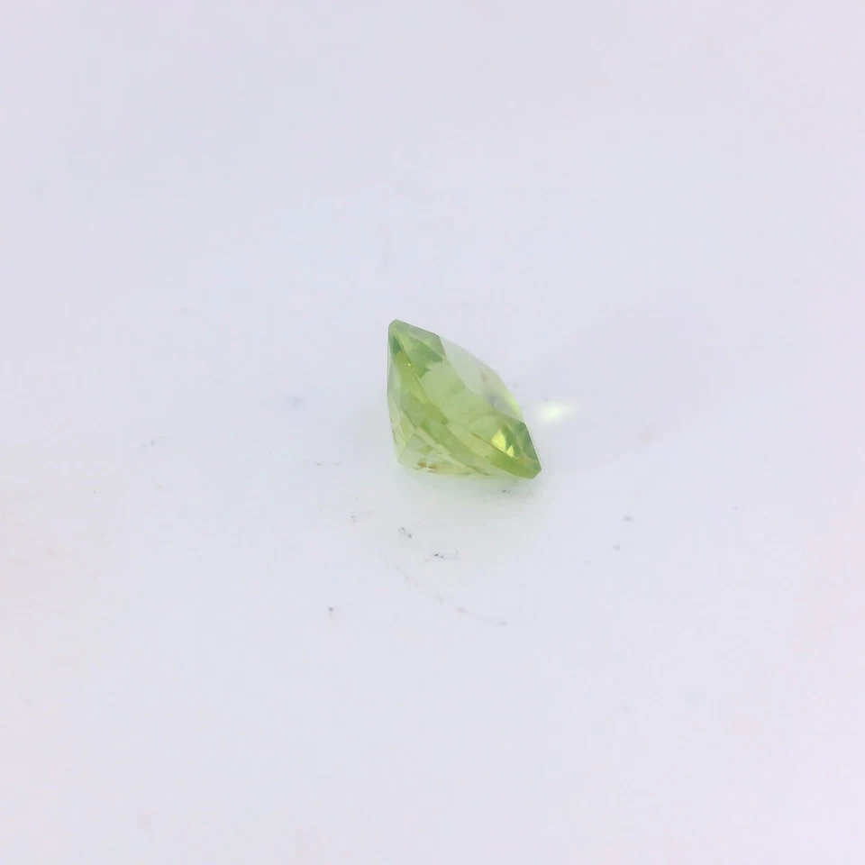1.04ct Loose Antique Square Cut Genuine Peridot 6 x 6mm - Image 3 of 4