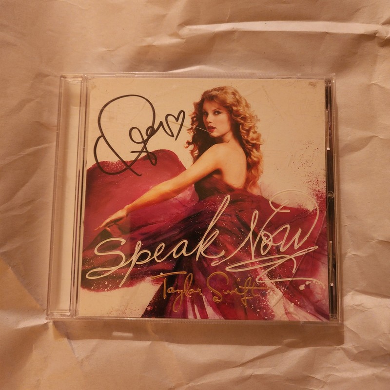 Taylor Swift Speak Now Signed Autographed Album CD Cover
